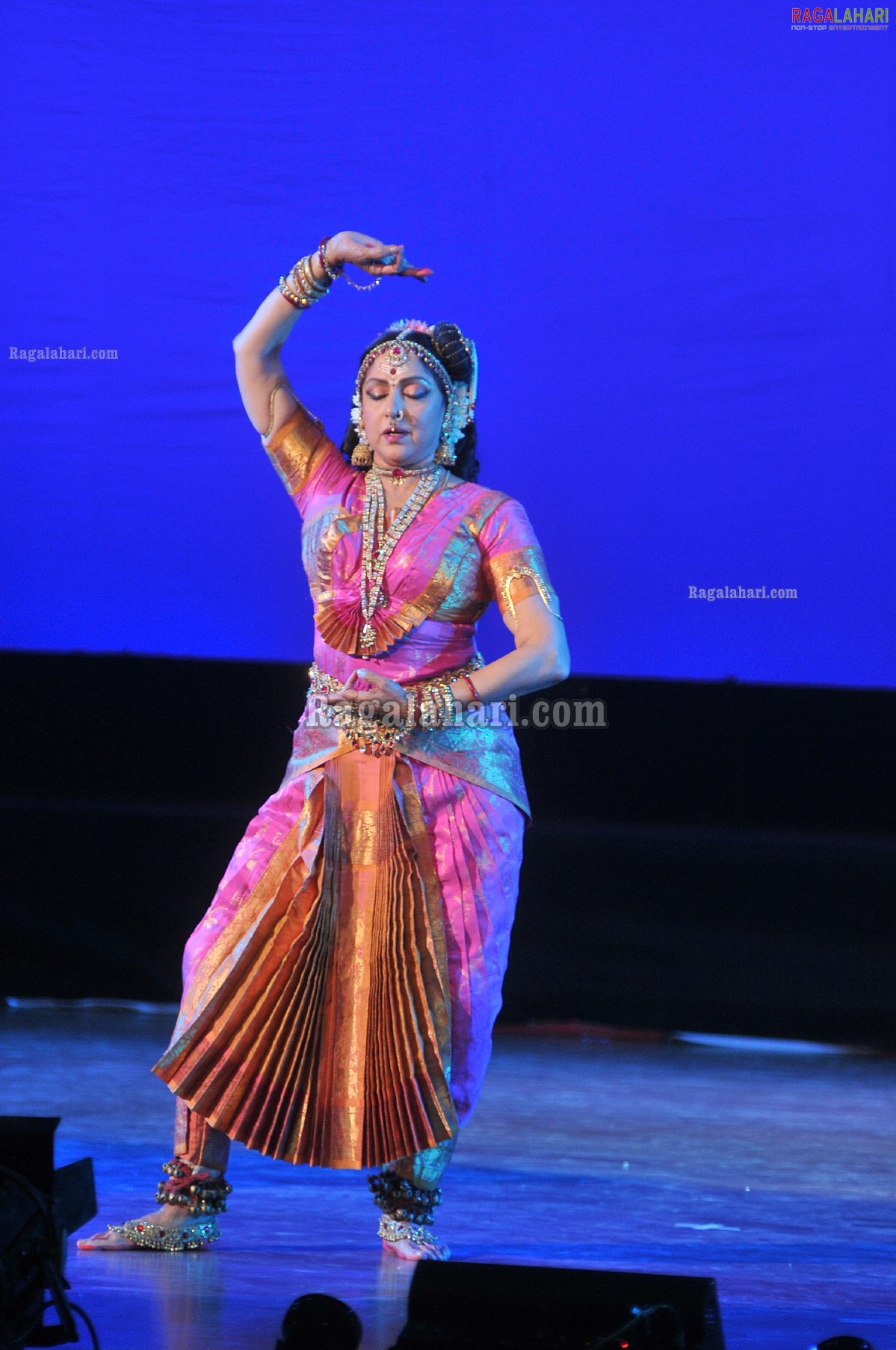 Hema Malini at TSR Awards 2011