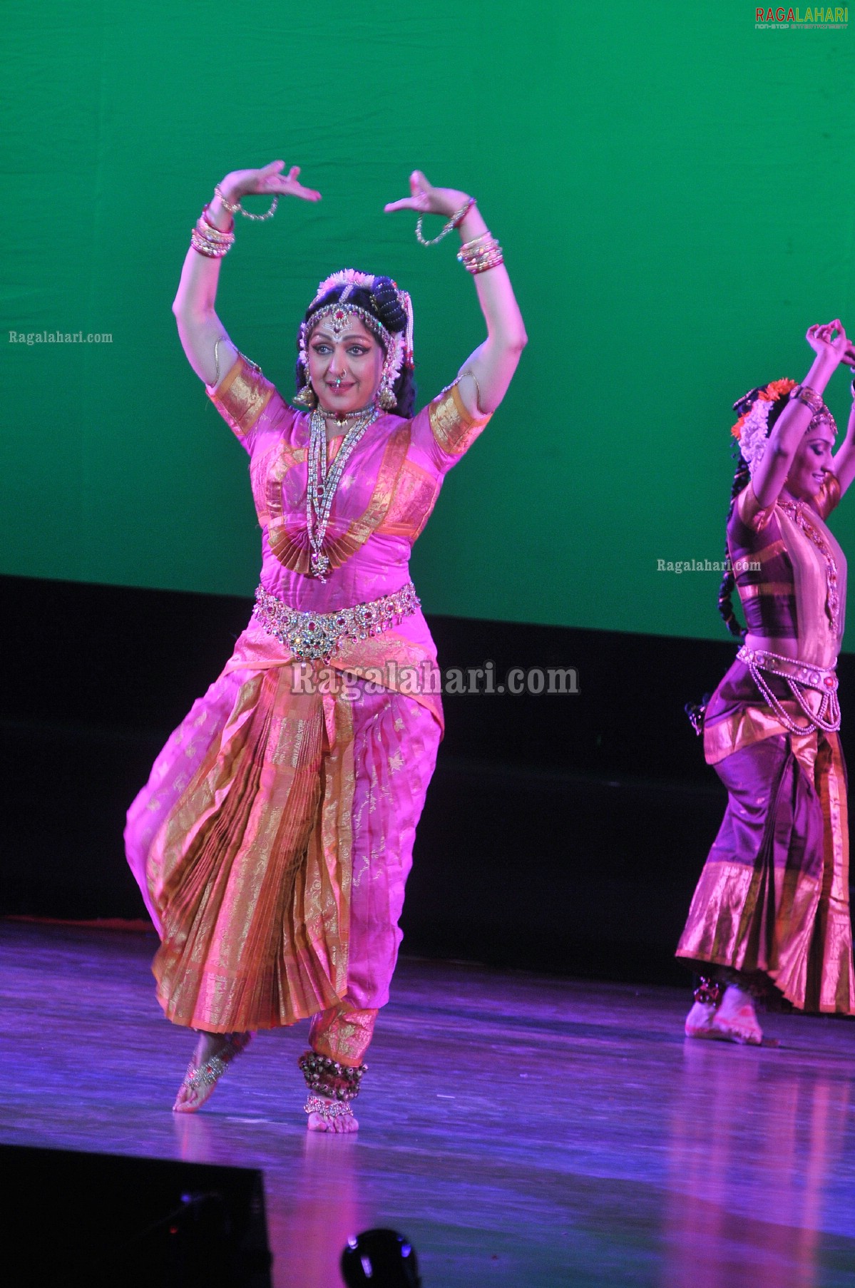 Hema Malini at TSR Awards 2011