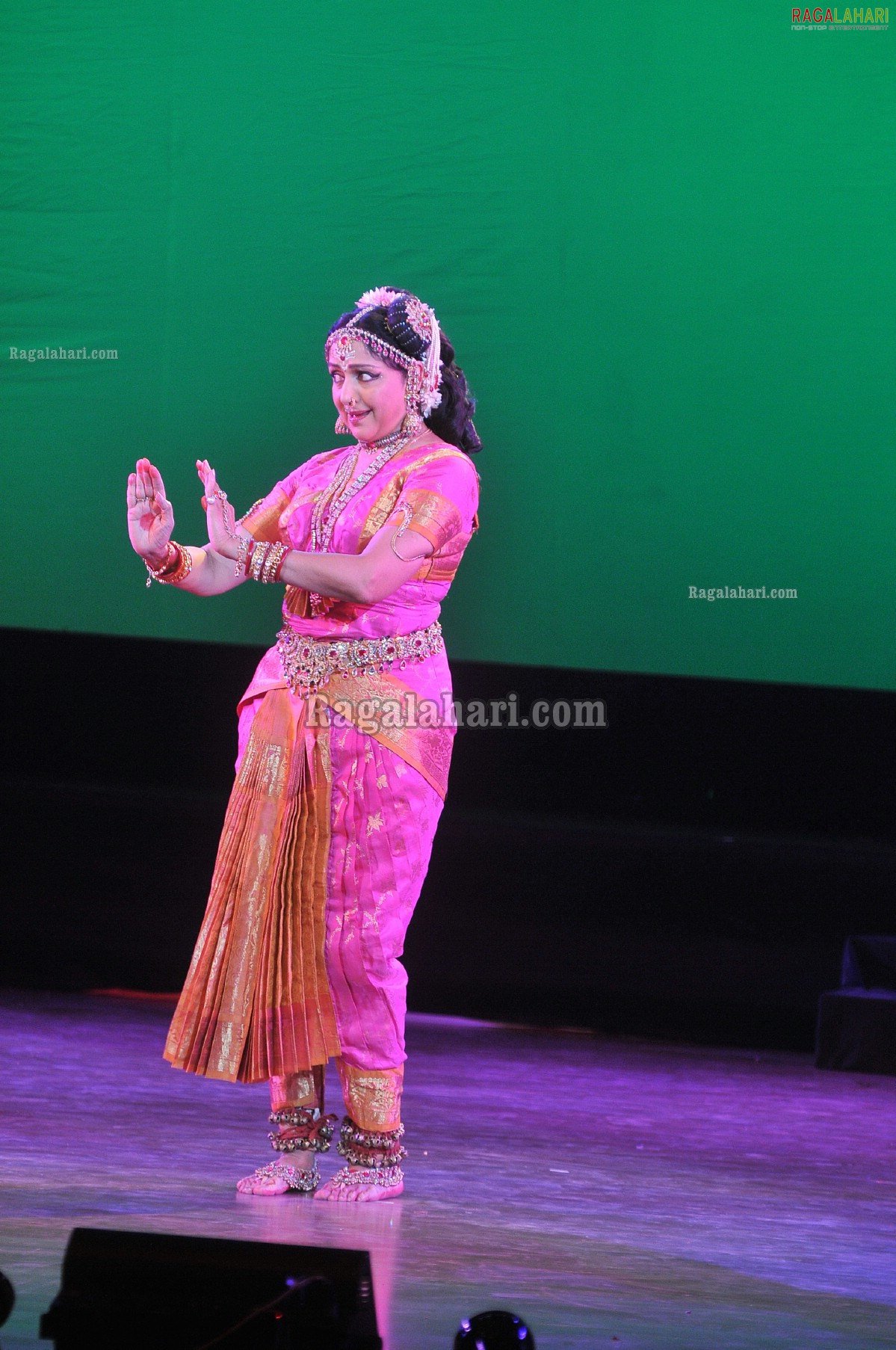 Hema Malini at TSR Awards 2011