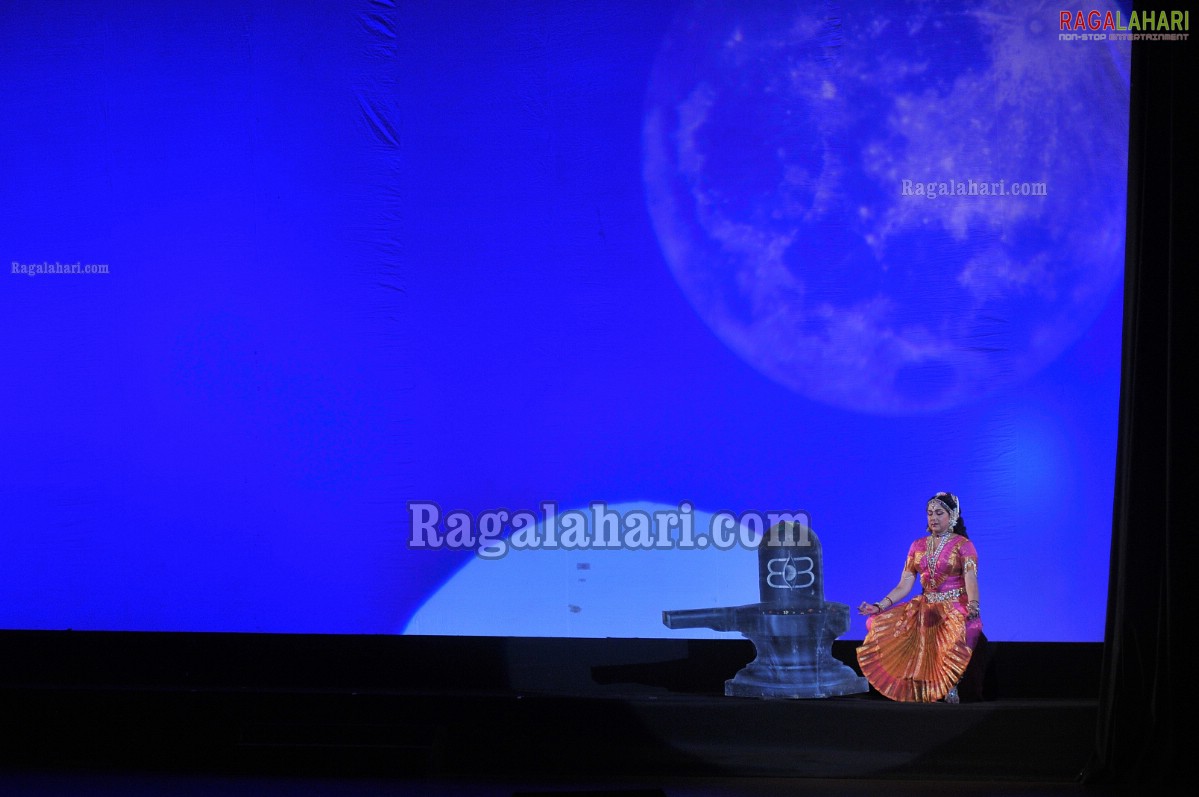 Hema Malini at TSR Awards 2011