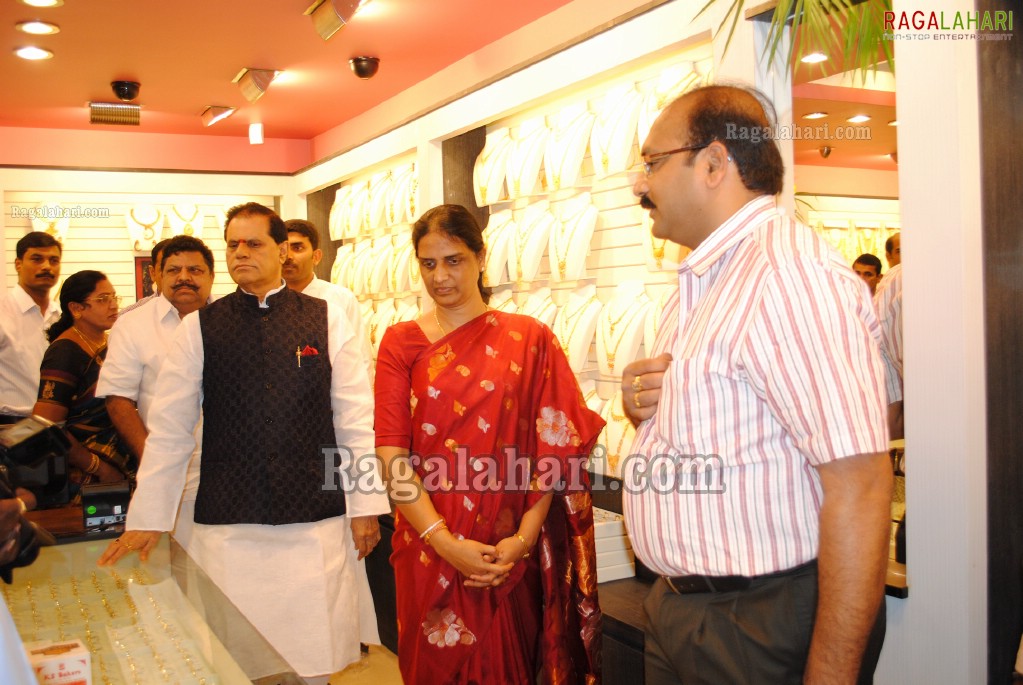 Malabar Gold Outlet Launch at KPHB, Hyd