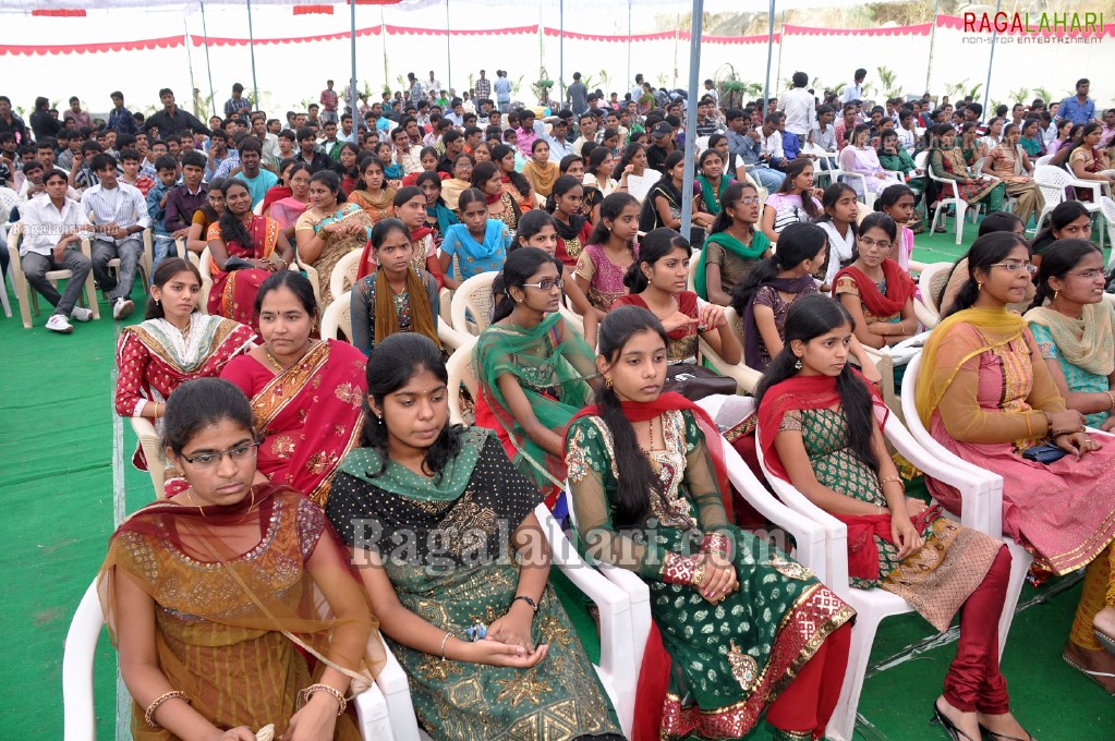 Samantha at Nishita College of Engineering Annual Day 2011