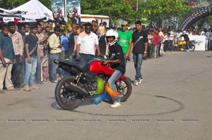 TVS Apache Pro Performance at Necklace Road, Hyderabad