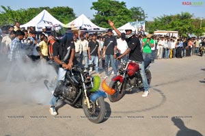 TVS Apache Pro Performance at Necklace Road, Hyderabad