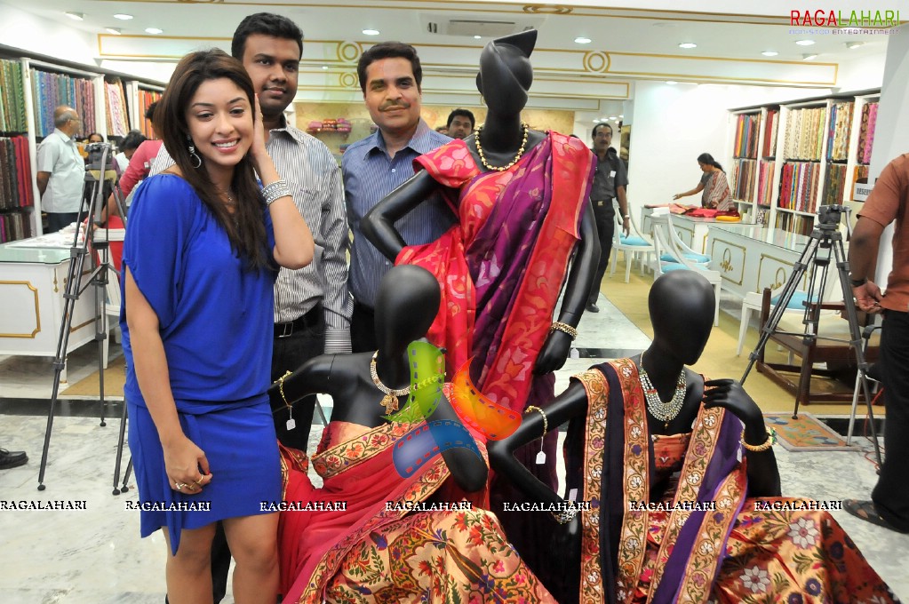 Usha Raghunathan's Vedhavalli Collection Launch at Singhanias