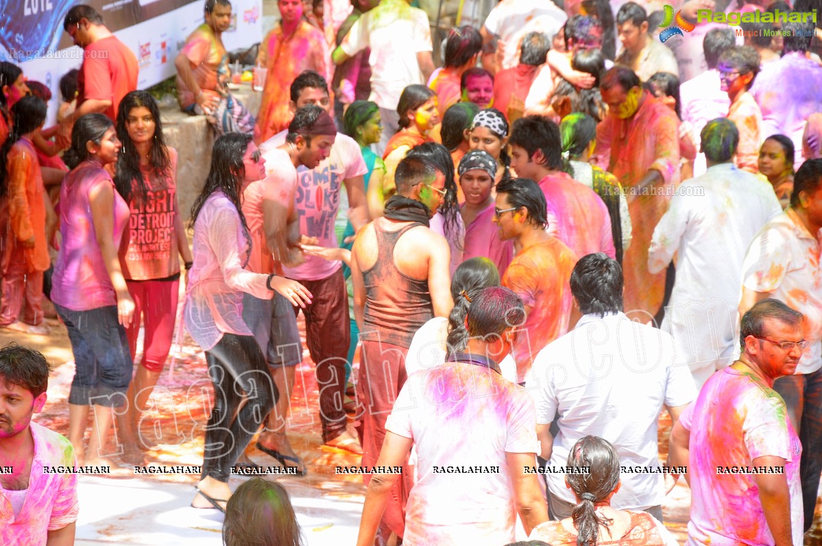 Big Fat Holi Bash 2012 at Taj Banjara