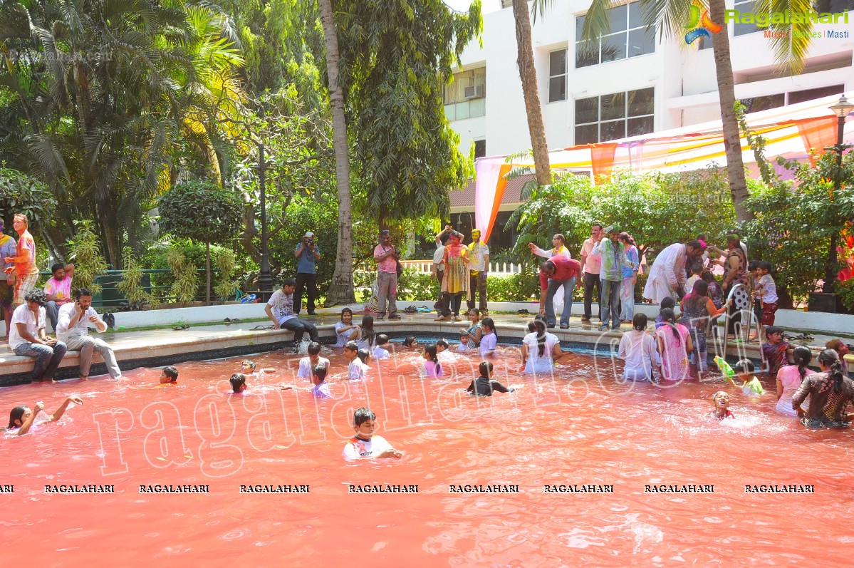 Big Fat Holi Bash 2012 at Taj Banjara