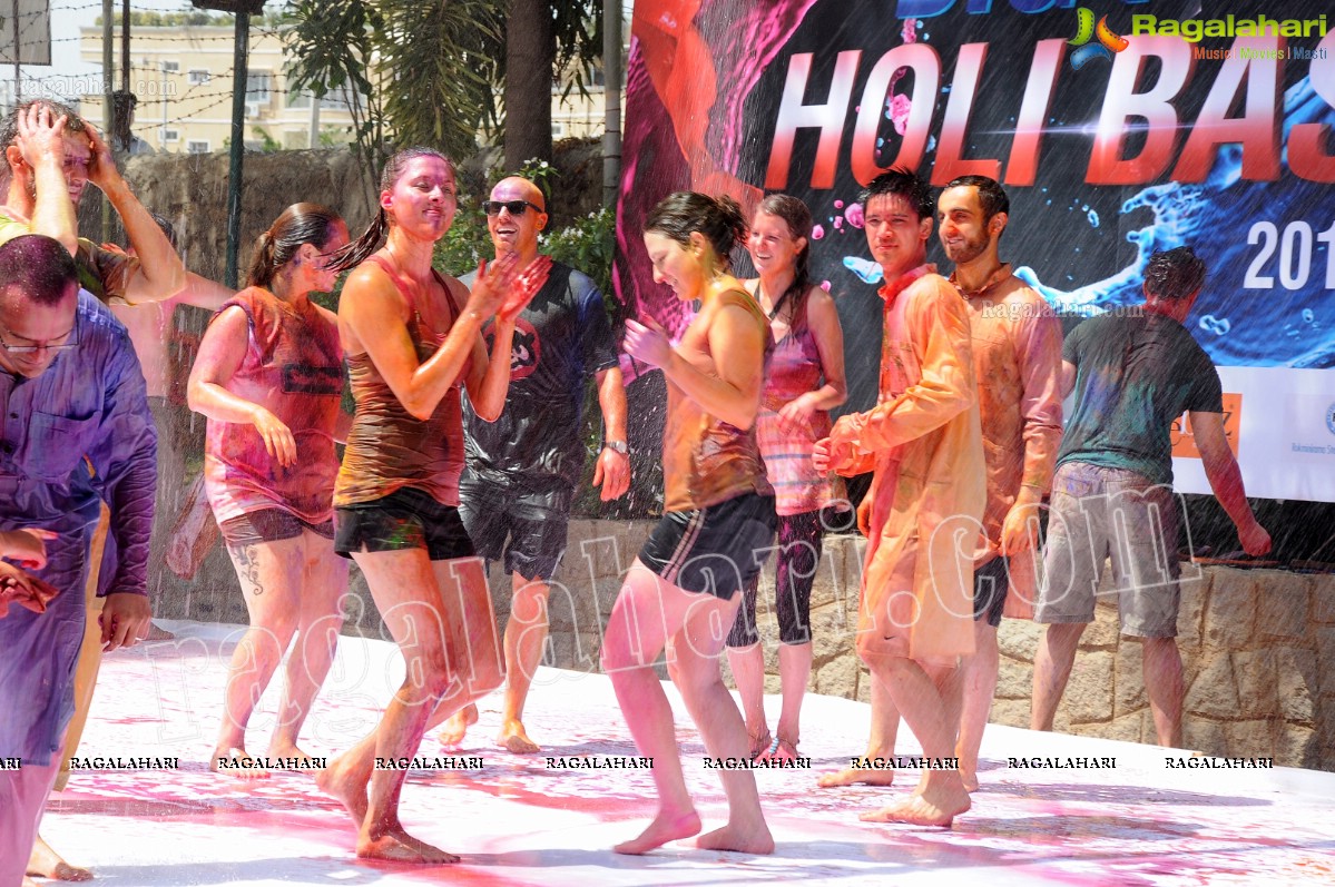 Big Fat Holi Bash 2012 at Taj Banjara