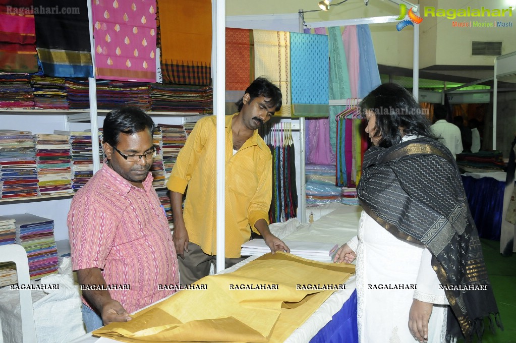 Lepakshi Cotton & Silk Fab at Satya Sai Nigamagamam