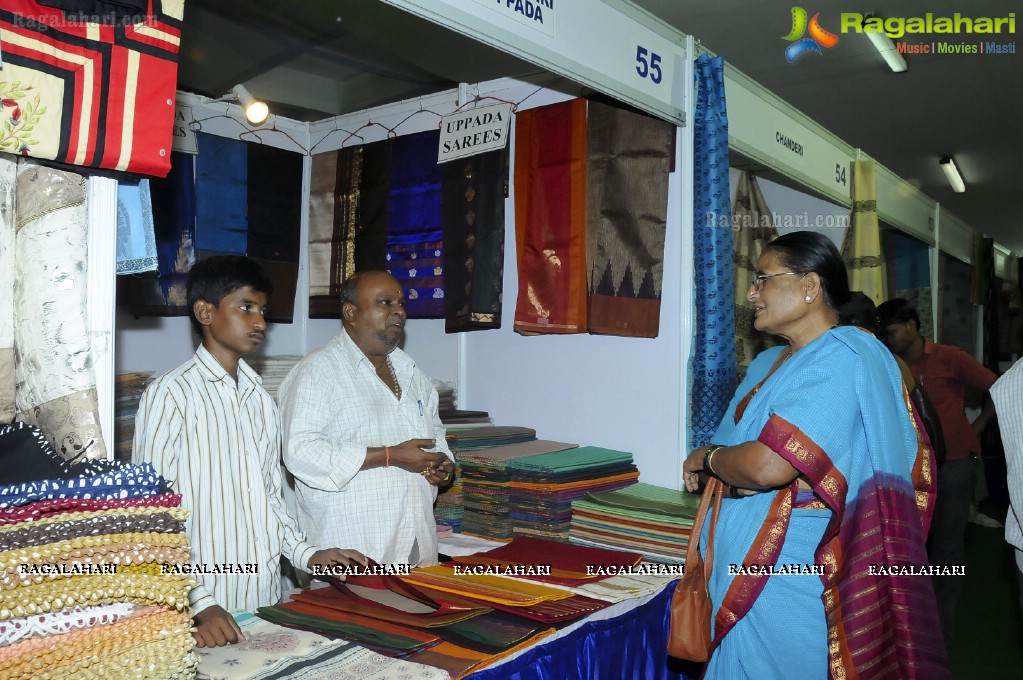 Lepakshi Cotton & Silk Fab at Satya Sai Nigamagamam