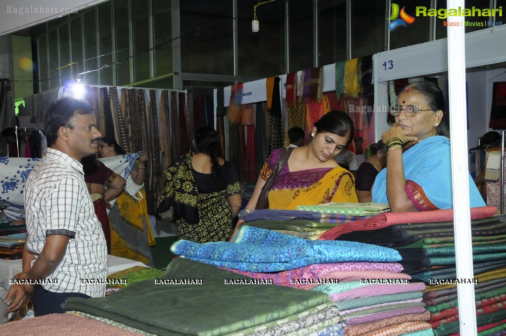 Lepakshi Cotton & Silk Fab at Satya Sai Nigamagamam