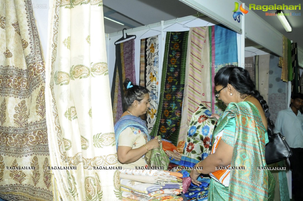 Lepakshi Cotton & Silk Fab at Satya Sai Nigamagamam