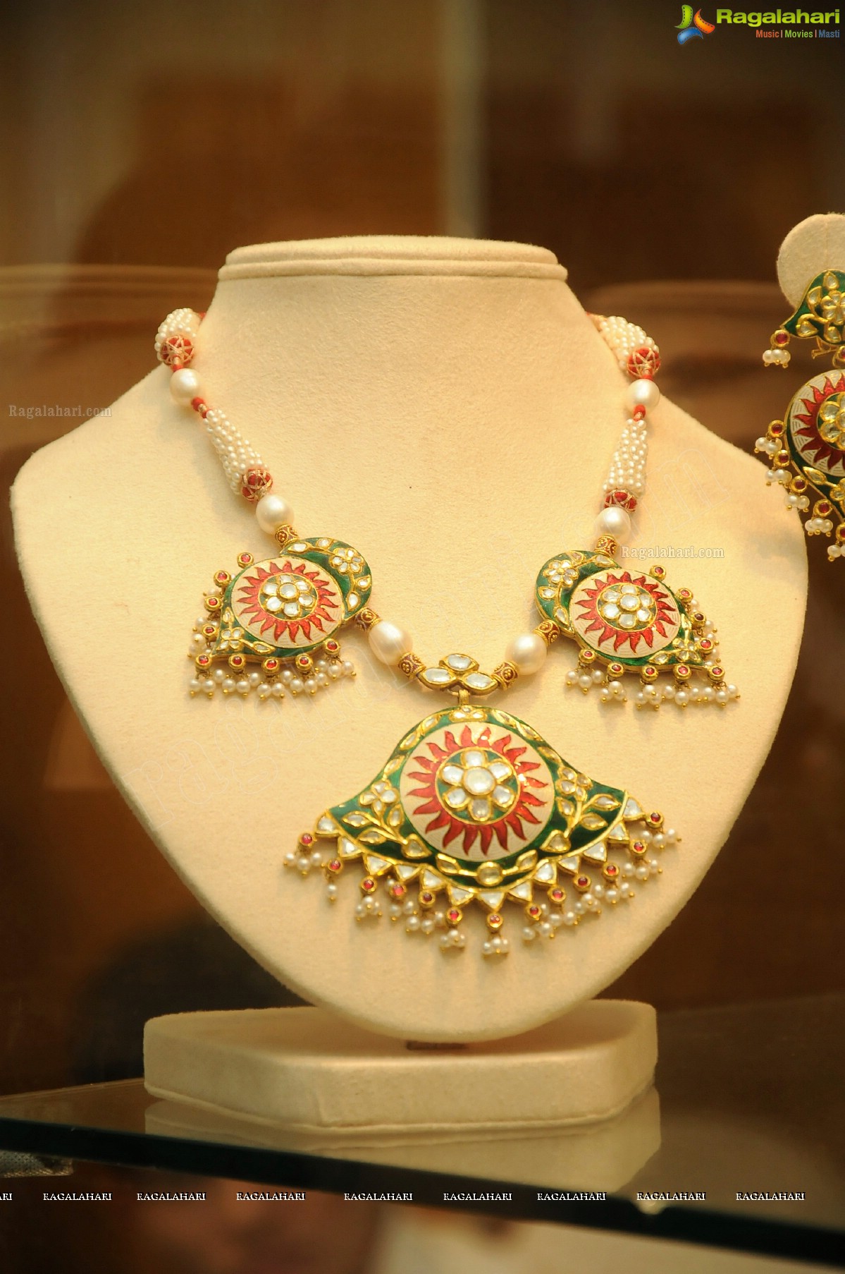 Shilpa Shirodkar Jewellery Art Exhibition