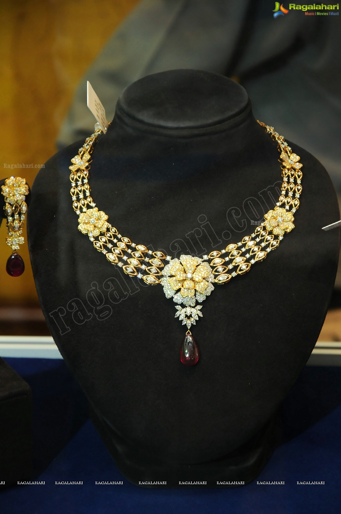 Shilpa Shirodkar Jewellery Art Exhibition