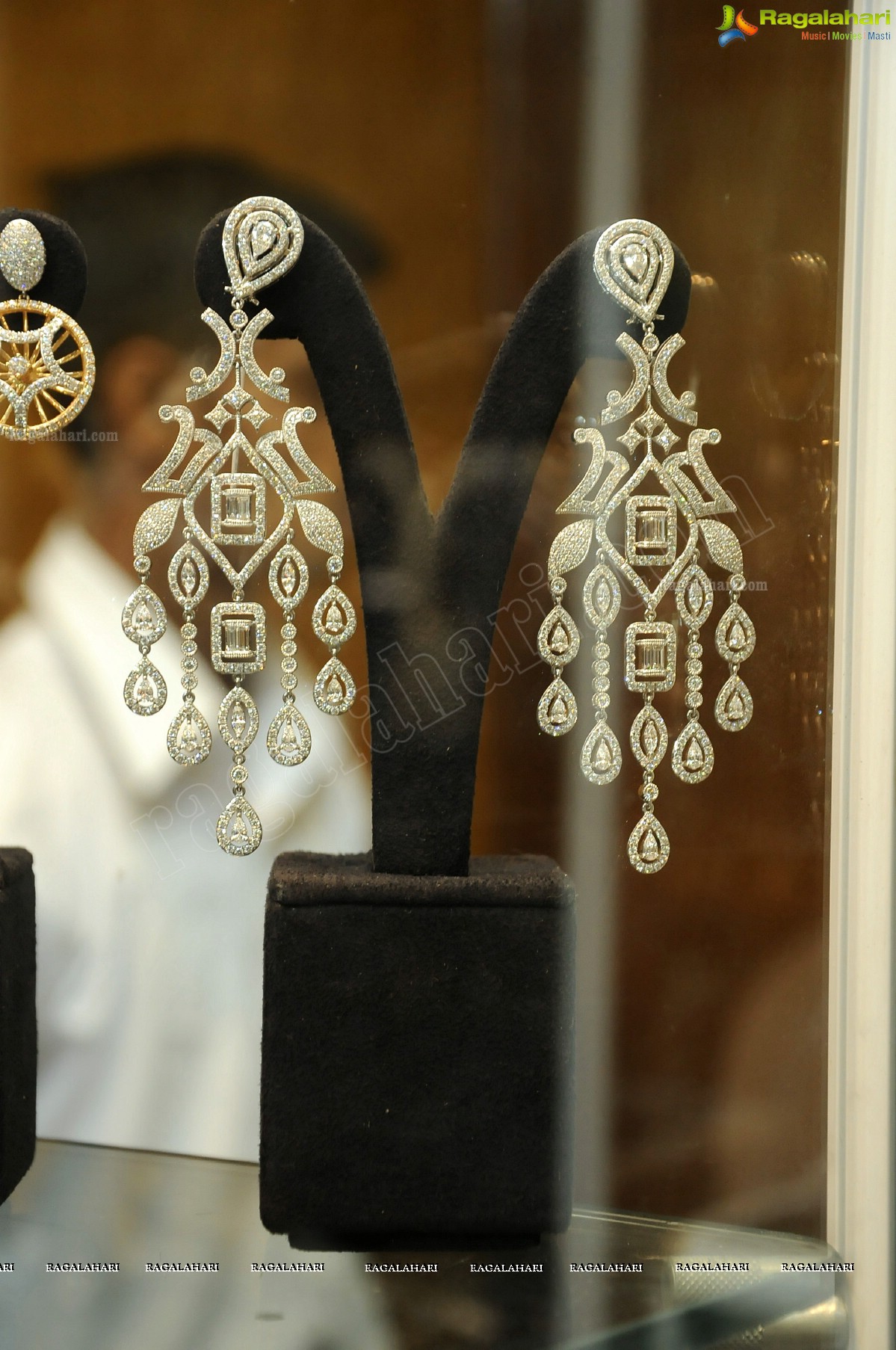 Shilpa Shirodkar Jewellery Art Exhibition