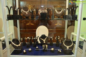 Shilpa Shirodkar Jewellery Art Exhibition