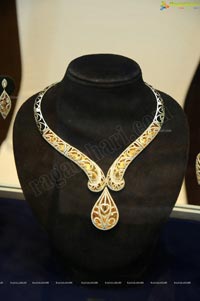 Shilpa Shirodkar Jewellery Art Exhibition