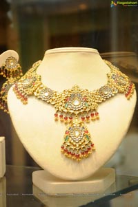 Shilpa Shirodkar Jewellery Art Exhibition