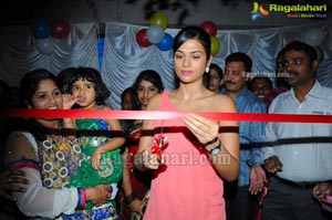Shraddha Das launches Fantaize Beauty & Health Gallery