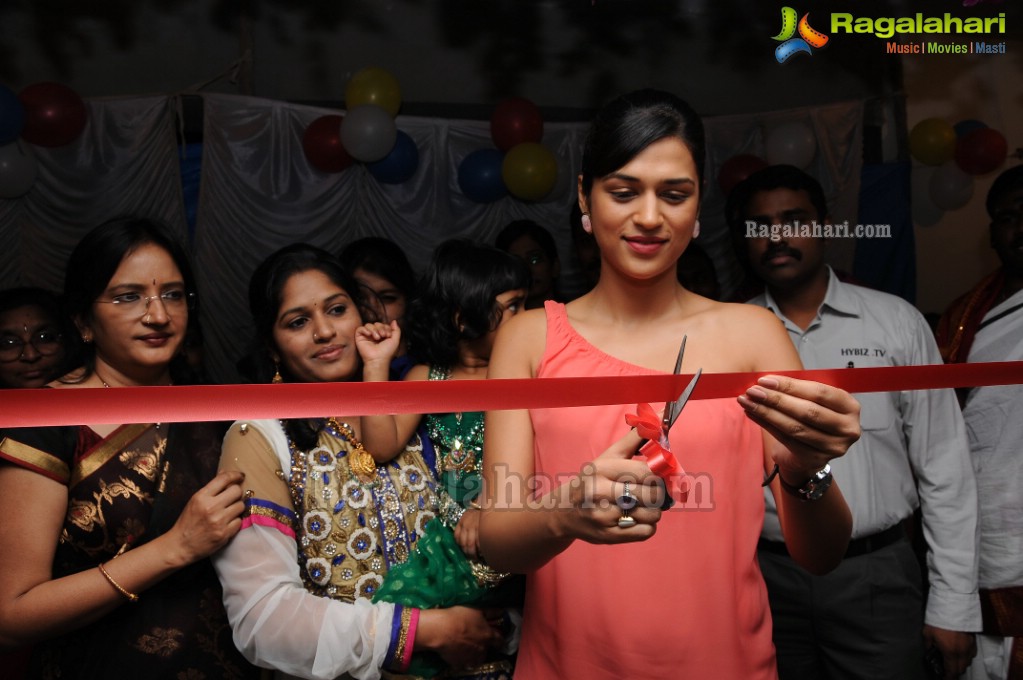 Shraddha Das launches Fantaize Beauty & Health Gallery