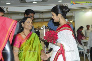 Shradha Das Launches Usha Raghunathan's Choli Collection at Singhania's