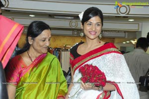 Shradha Das Launches Usha Raghunathan's Choli Collection at Singhania's