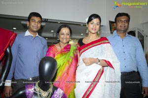 Shradha Das Launches Usha Raghunathan's Choli Collection at Singhania's