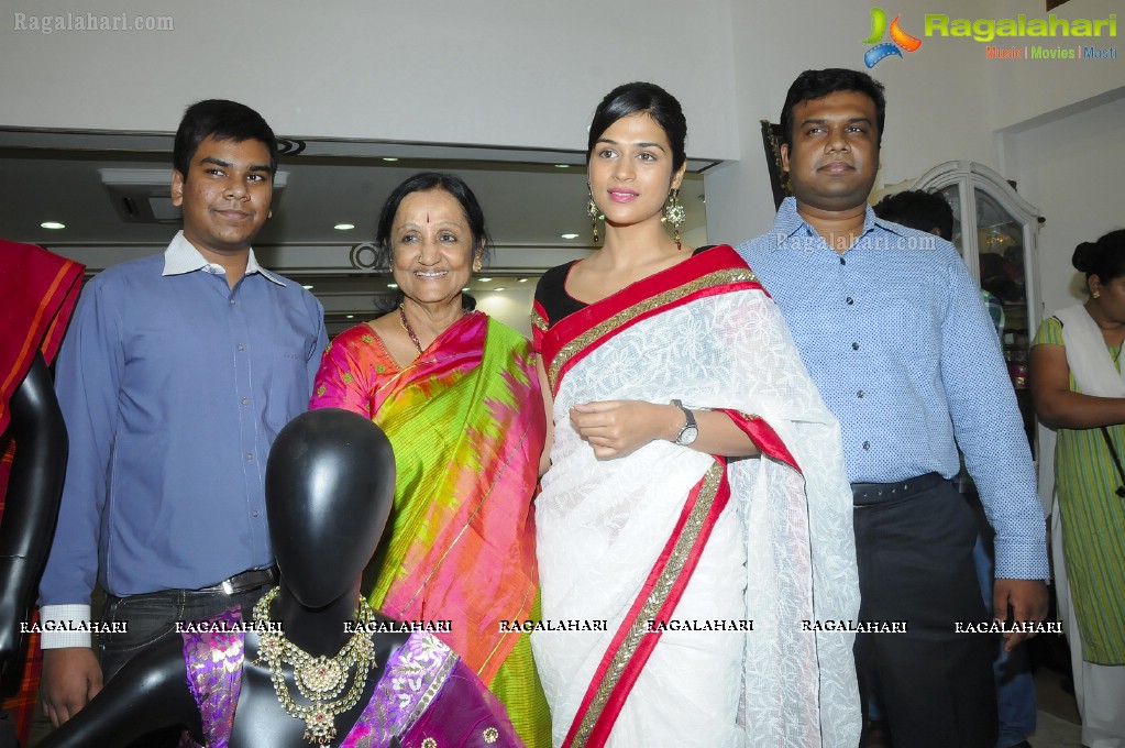 Shraddha Das Launches Usha Raghunathan's Choli Collection at Singhania's