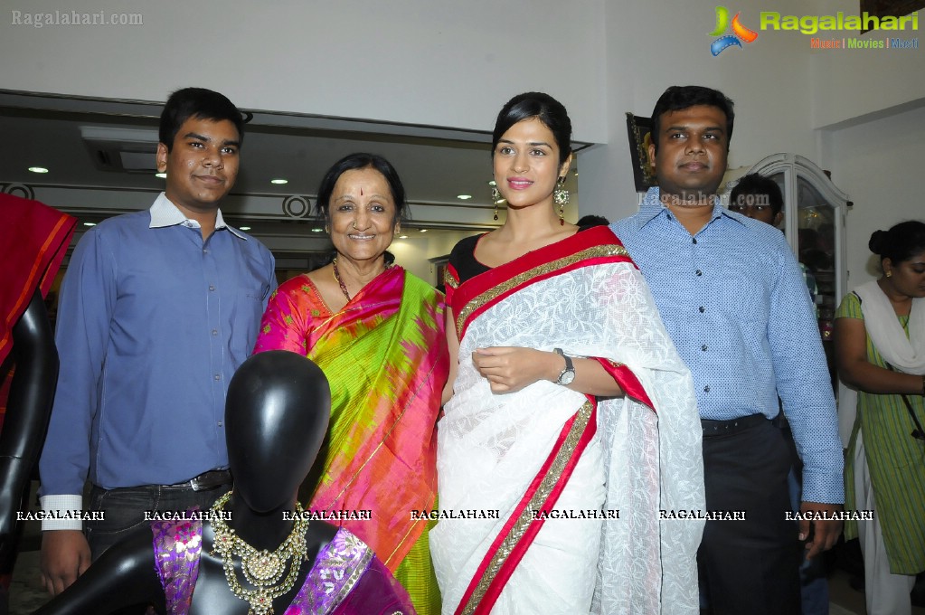 Shraddha Das Launches Usha Raghunathan's Choli Collection at Singhania's