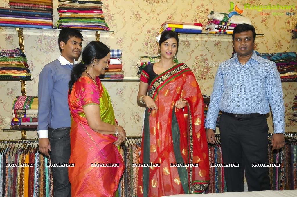 Shraddha Das Launches Usha Raghunathan's Choli Collection at Singhania's