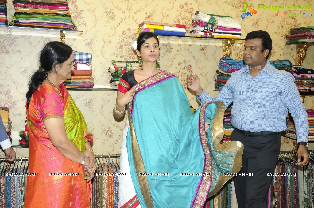 Shraddha Das Launches Usha Raghunathan's Choli Collection at Singhania's