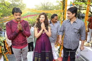 Sunil-Isha Chawla Film Muhurat