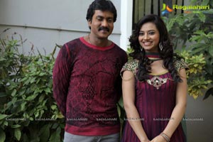 Sunil-Isha Chawla Film Muhurat