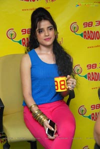 Back Bench Student Radio Mirchi