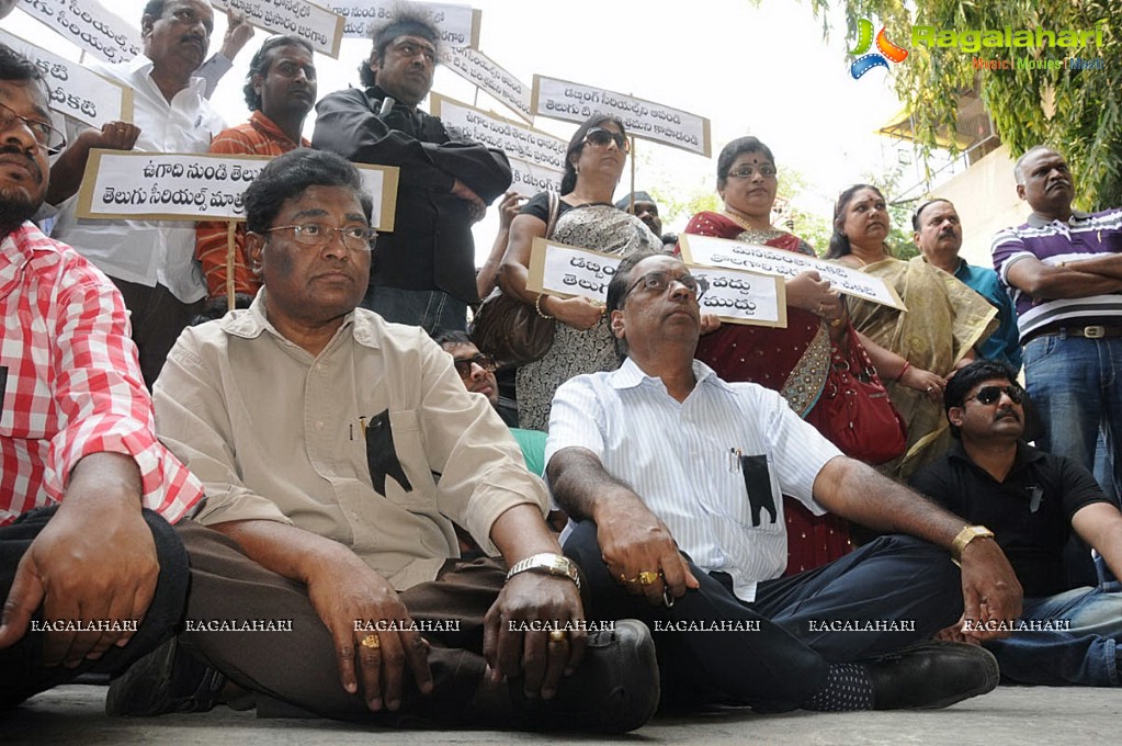 Telugu TV Actors protest opposite Maa TV