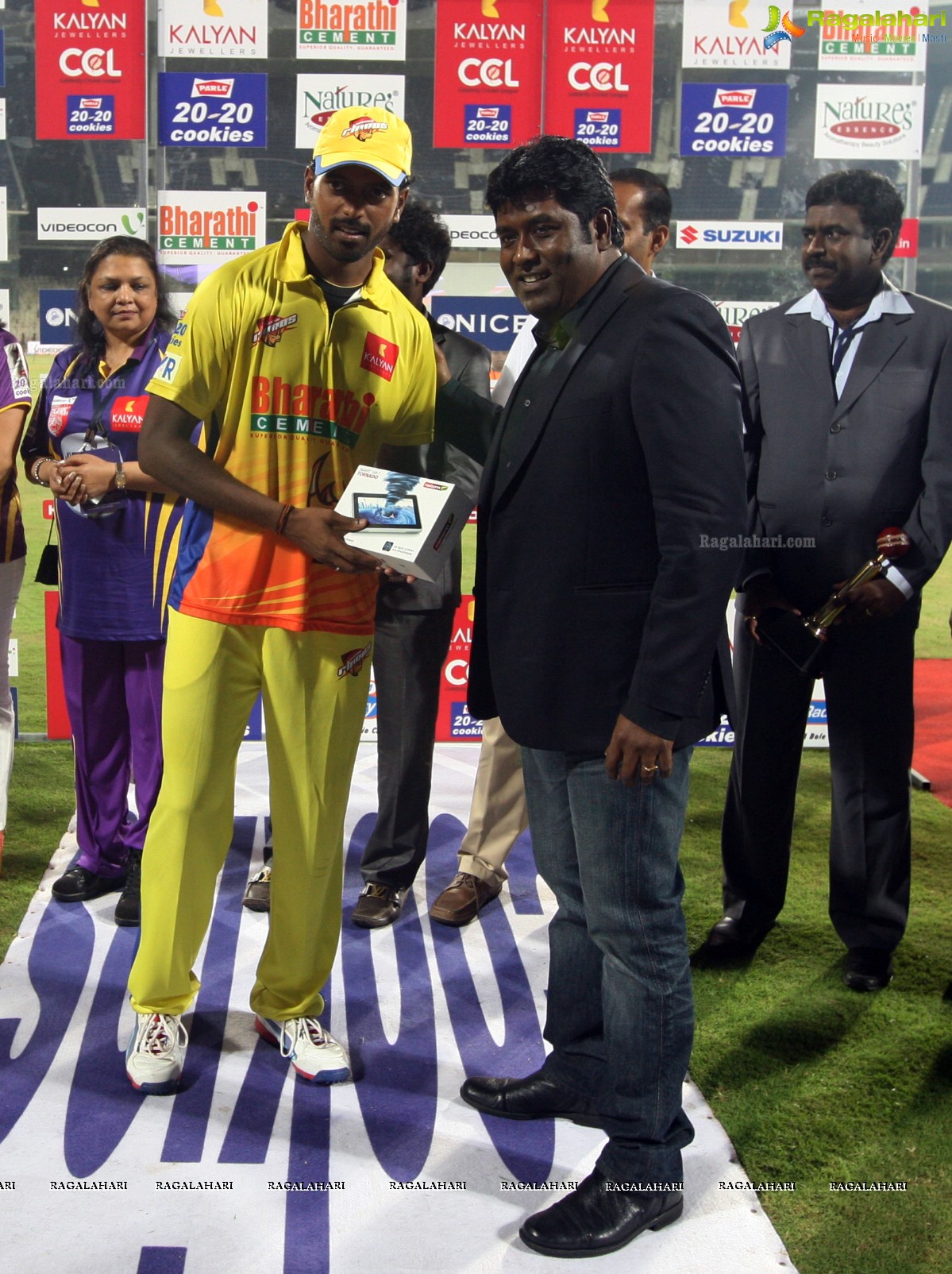 CCL 3: Chennai Rhinos vs Bengal Tigers Match