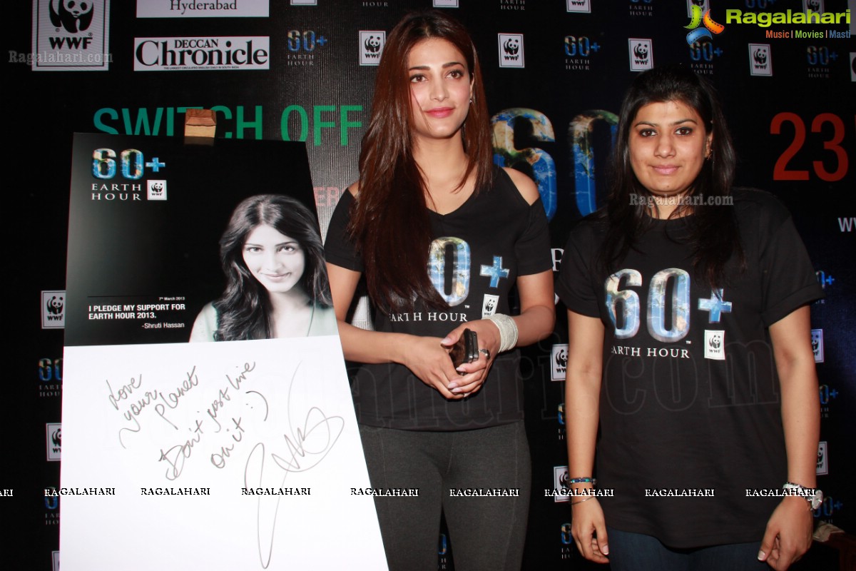 Shruti Haasan pledges her support to Earth Hour 2013, Hyderabad