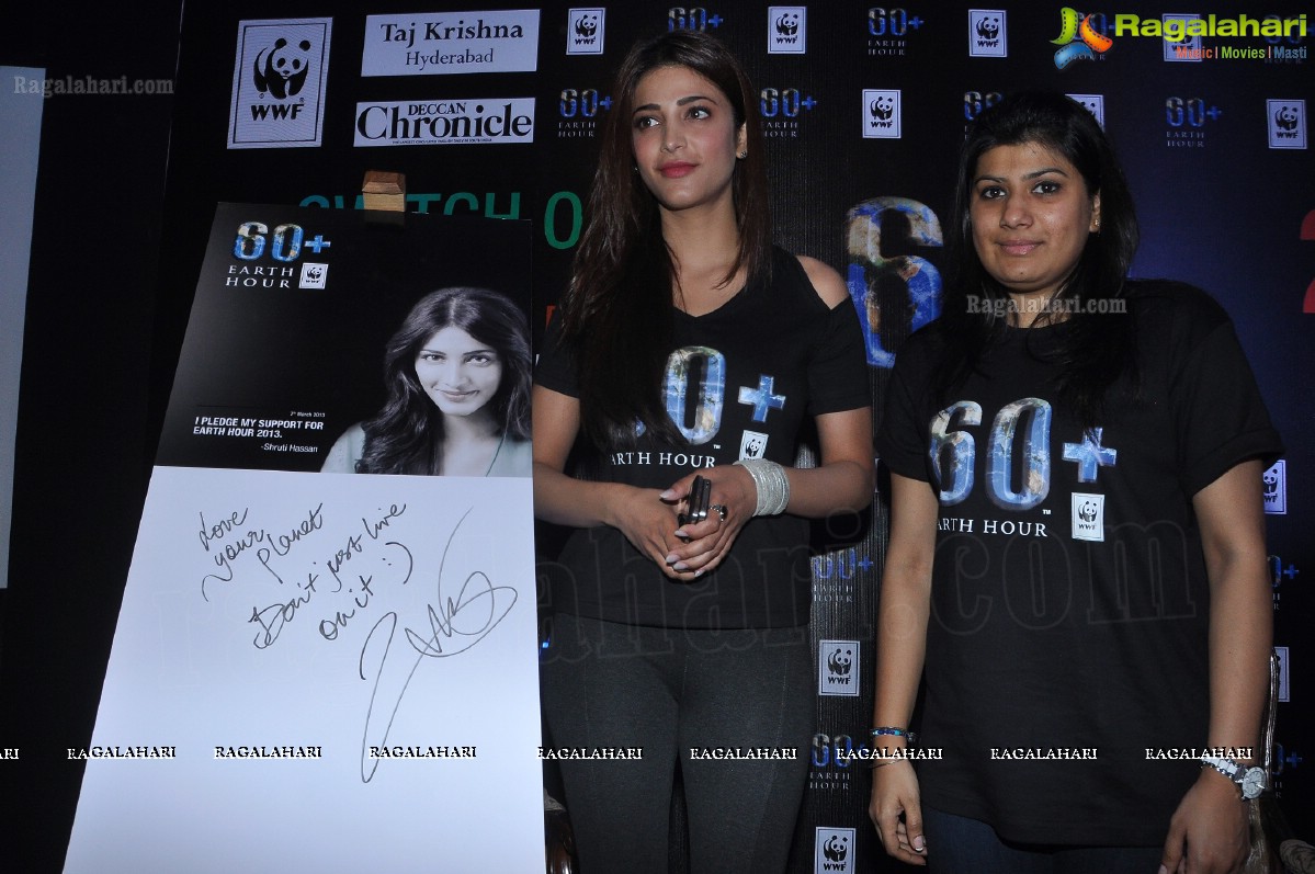 Shruti Haasan pledges her support to Earth Hour 2013, Hyderabad