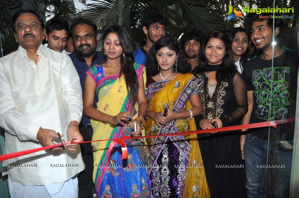 3G Love Team launches 'Hall of Furniture' at Banjara Hills, Hyderabad