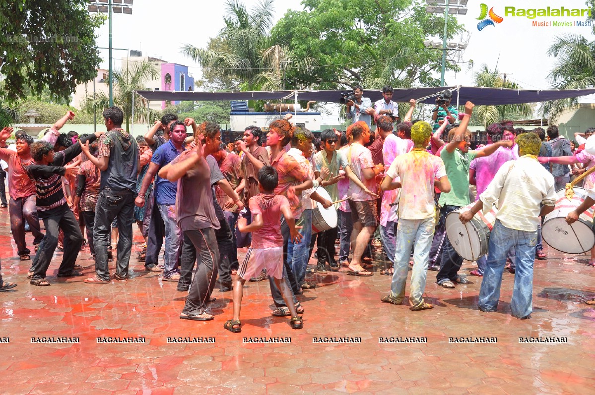 Holi Hai 2013 - Retro Events Holi 2013 Celebrations at Classic Gardens, Hyderabad