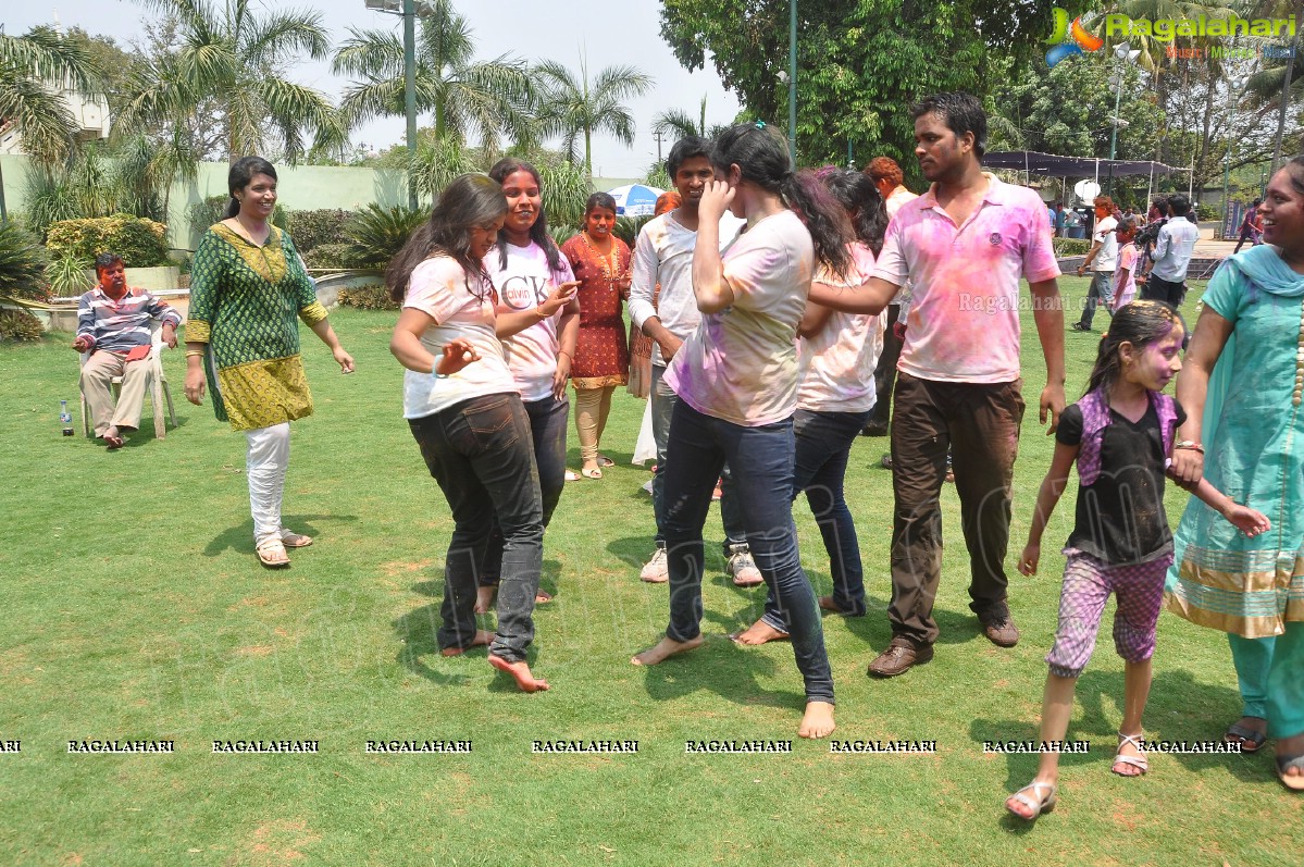Holi Hai 2013 - Retro Events Holi 2013 Celebrations at Classic Gardens, Hyderabad