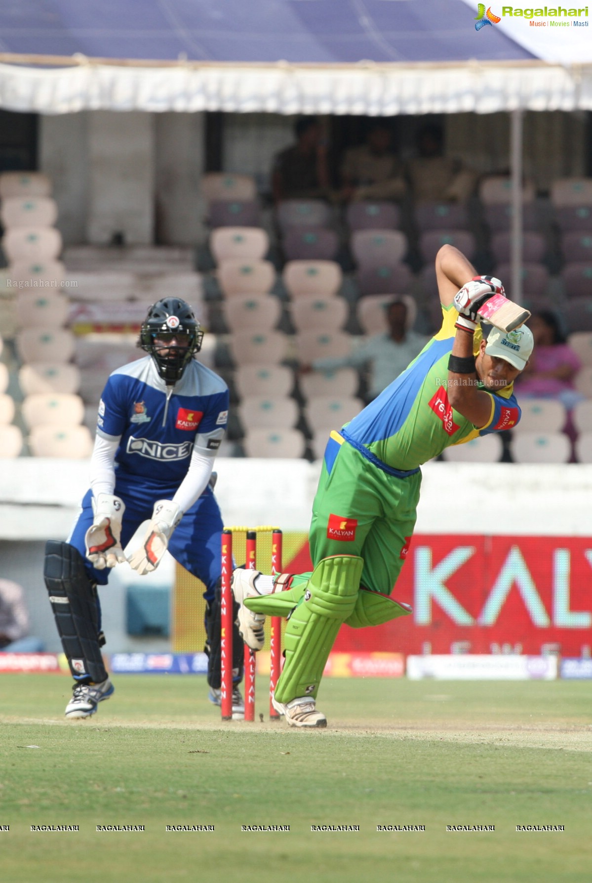 CCL 3: Kerala Strikers Vs Karnataka Bulldozers