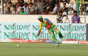 CCL 3: Kerala Strikers Vs Karnataka Bulldozers 2013