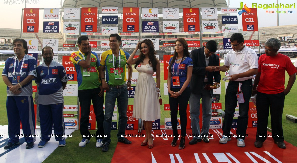 CCL 3: Kerala Strikers Vs Karnataka Bulldozers