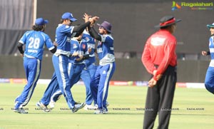 CCL 3: Kerala Strikers Vs Karnataka Bulldozers 2013