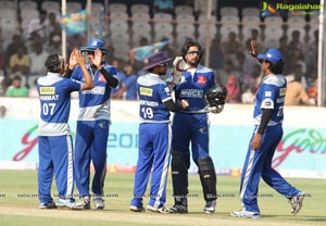 CCL 3: Kerala Strikers Vs Karnataka Bulldozers 2013