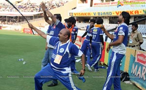 CCL 3: Kerala Strikers Vs Karnataka Bulldozers 2013