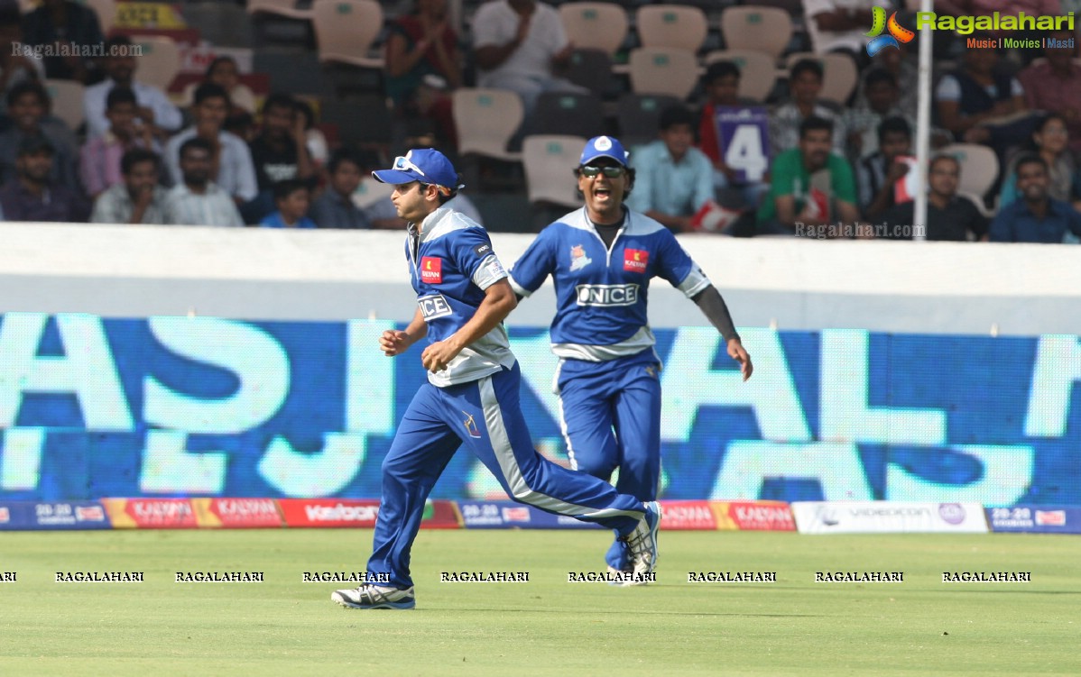 CCL 3: Kerala Strikers Vs Karnataka Bulldozers