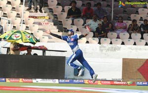 CCL 3: Kerala Strikers Vs Karnataka Bulldozers 2013