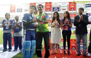 CCL 3: Kerala Strikers Vs Karnataka Bulldozers 2013